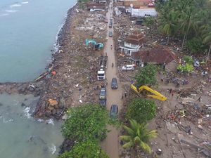 Melihat Desa Pesisir di Lampung yang Porak Poranda Akibat Tsunami