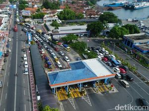 Jumlah Penumpang dan Kendaraan di Pelabuhan Ketapang Melonjak Jumlah Penumpang dan Kendaraan di Pelabuhan Ketapang Melonjak