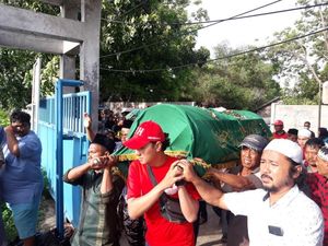 Kakak-Adik Asal Bekasi Tewas Saat Mancing Ketika Tsunami Banten Terjadi Kakak-Adik Asal Bekasi Tewas Saat Mancing Ketika Tsunami Banten Terjadi