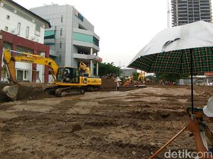 Sudah Rp 12 M Digelontorkan untuk Nguruk Galian Basemen RS Siloam Sudah Rp 12 M Digelontorkan untuk Nguruk Galian Basemen RS Siloam