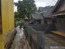 Takut Tsunami Susulan, Warga Carita Belum Berani Balik ke Rumah Takut Tsunami Susulan, Warga Carita Belum Berani Balik ke Rumah