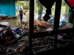 Potret Pantai Anyer Pasca-Tsunami