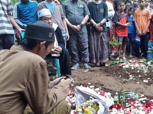 Ibu dan Anak Warga Ciamis Tewas Diterjang Tsunami Selat Sunda