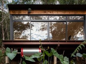 Ada Rumah Keren Tapi di Tengah Hutan, Berani Tinggal?