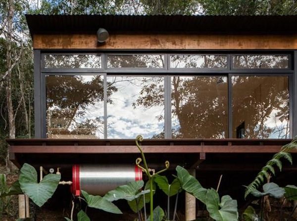 Ada Rumah Keren Tapi di Tengah Hutan, Berani Tinggal?