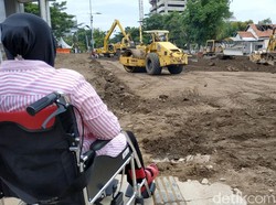 Risma Pastikan Perbaikan Jalan Gubeng Ambles Dibiayai Kontraktor