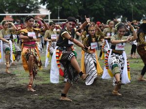 Ribuan Penari Jaranan di Jogja Color Walk Terima Rekor MURI