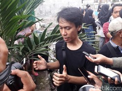 Sejumlah Musisi Iringi Pemakaman Bani Seventeen