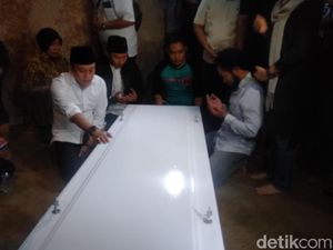 Begini Suasana Tahlilan yang Digelar di Rumah Herman Seventeen Begini Suasana Tahlilan yang Digelar di Rumah Herman Seventeen