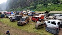 Serunya Saat Pemilik Land Rover Berkumpul di Kaki Gunung Gede