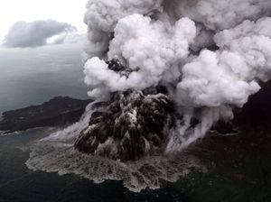 PVMBG Tepis Ahli AS: Anak Krakatau Tak Masuk Fase Mematikan PVMBG Tepis Ahli AS: Anak Krakatau Tak Masuk Fase Mematikan