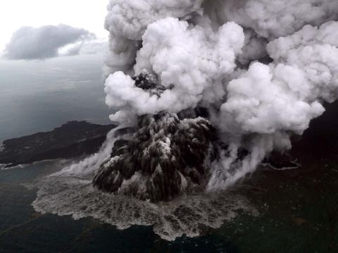 Aktivitas Gunung Anak Krakatau/