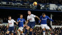 Bertamu ke Everton, The Lilywhites meraih kemenangan besar dengan skor 6-2. REUTERS/Andrew Yates.