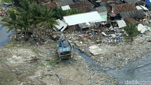 Rumah Hancur dan Kapal Terseret, Begini Kondisi Pandeglang Pasca Tsunami