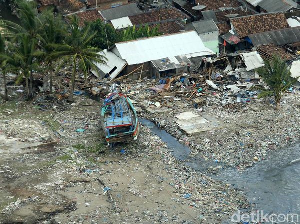 Rumah Hancur dan Kapal Terseret, Begini Kondisi Pandeglang Pasca Tsunami