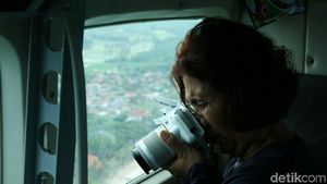 Menteri Susi Pantau Kerusakan Akibat Tsunami dari Langit Banten