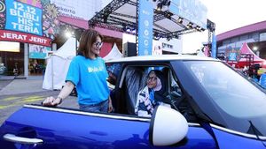 Mini Cooper Ini jadi Hadiah Utama Histeria Lelang Online