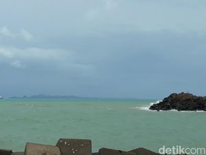 Warga Pulau Sangiang Butuh Bantuan Tim SAR untuk Cari Korban Tsunami Warga Pulau Sangiang Butuh Bantuan Tim SAR untuk Cari Korban Tsunami