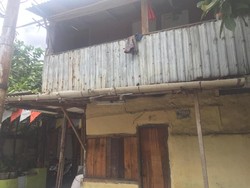 Porsche Cayman Beralamat Pemilik di Rumah Berdinding Seng akan Diblokir