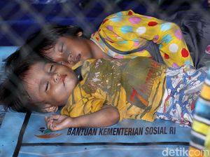 Ketika Anak-anak Harus Bertahan di Pengungsian Korban Tsunami