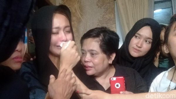 Duka dan Tangis di Rumah Duka Herman Seventeen