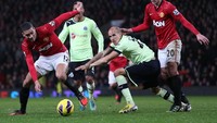 Manchester United menjamu Newcastle United pada 26 Desember 2012. The Red Devils tiga kali tertinggal sebelum akhirnya menutup dengan kemenang 4-3 di injury time. (Foto: Clive Brunskill/Getty Images)
