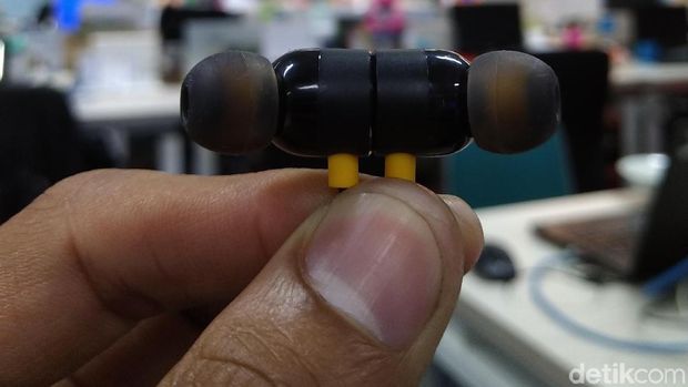 Realme Buds, Earphone Nge-bass Harga Rp 80 Ribuan