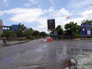Polisi Perbolehkan Kendaraan Wisatawan Menuju Anyer Polisi Perbolehkan Kendaraan Wisatawan Menuju Anyer
