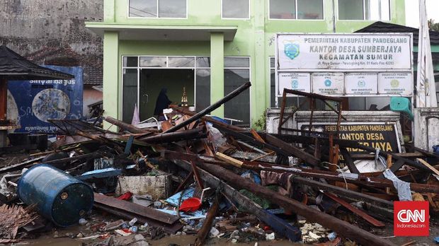 Kantor Desa Sumberjaya, Kecamatan Sumur, Pandeglang, Banten, Senin (24/12).