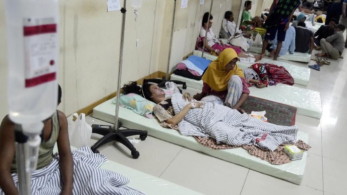 Kemenkes waspadai risiko penyakit yang muncul belakangan. (Foto: Antara Foto/Ardiansyah) Kemenkes waspadai risiko penyakit yang muncul belakangan. (Foto: Antara Foto/Ardiansyah)