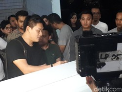 Doa Bersama Sebelum Jenazah Istri Ifan Seventeen Diterbangkan