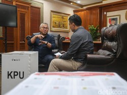 Tonton Blak blakan Ketua KPU, Mengapa Kotak Suara Kardus?