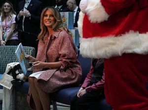 So Sweet! Rayakan Natal, Melania Trump Bacakan Cerita Pada Anak-anak di RS