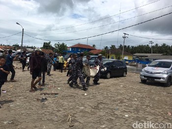 Si Putih Kehilangan Si Hitam dan Ibunya Si Putih Kehilangan Si Hitam dan Ibunya