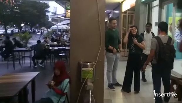 Dita Soedarjo jalan bareng pria misterius