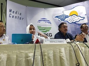 Tebing Anak Krakatau Bisa Longsor Jika Getaran Capai Kekuatan M 3,4 Tebing Anak Krakatau Bisa Longsor Jika Getaran Capai Kekuatan M 3,4