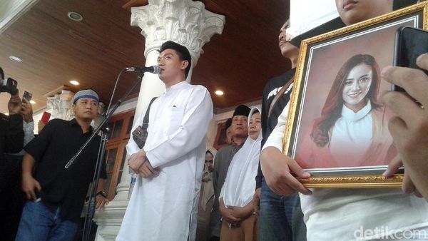 Kisah Ifan Seventeen yang Ingin Serasi di Pemakaman Dylan Sahara