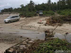 Cari Korban Tsunami Selat Sunda, Tim SAR Bagi Tugas di 6 Titik Cari Korban Tsunami Selat Sunda, Tim SAR Bagi Tugas di 6 Titik