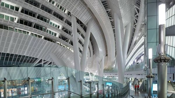 Bukan Bandara, Ini Stasiun Kereta Cepat di Hong Kong