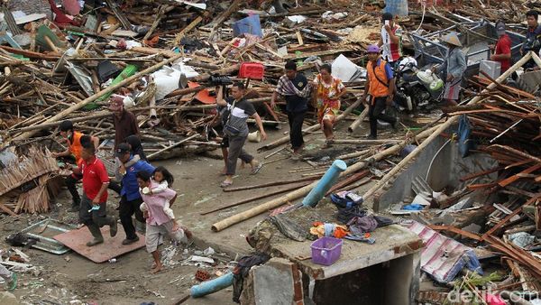 Kepanikan Warga Sumur Dengar Ombak Naik