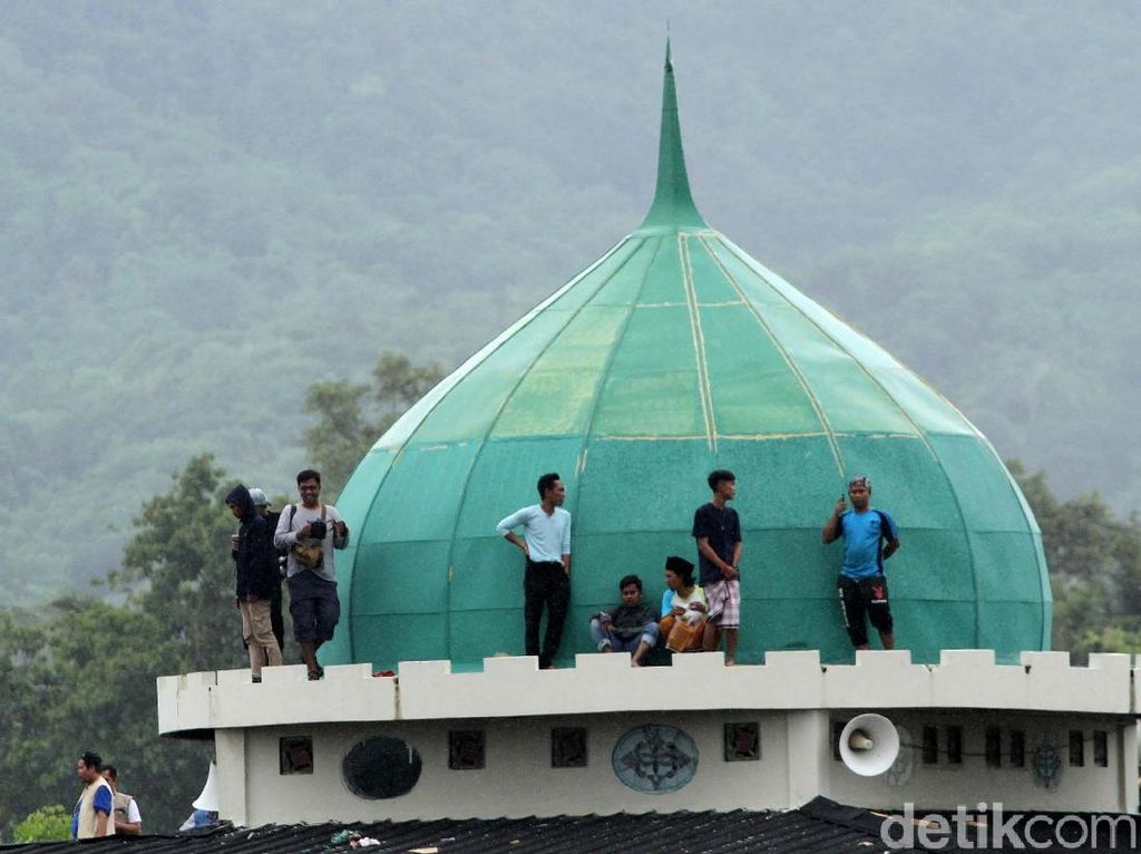 Anyer Kini Begitu Sunyi, Diterjang Tsunami Lalu Pandemi Anyer Kini Begitu Sunyi, Diterjang Tsunami Lalu Pandemi