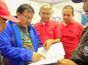 Telkom Salurkan Bantuan di Lokasi Bencana Tsunami Selat Sunda