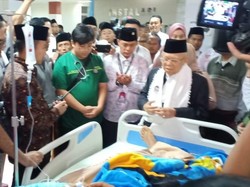 Ke RSUD Berkah, Maruf Amin Doakan Korban Tsunami Selat Sunda