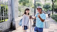 Makan Es Kelapa di Vietnam, Ini Momen Kulineran Cassandra Lee