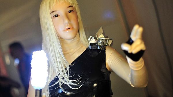 Kontes Kecantikan Pemilik Fetish Lateks, Ramai-Ramai Jadi Boneka Seksi