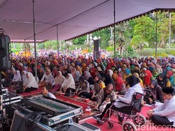 Risma Gelar Doa Bersama untuk Keselamatan Surabaya