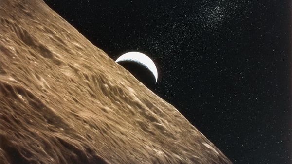Kumpulan Earthrise, Momen Bumi Terbit di Cakrawala Bulan