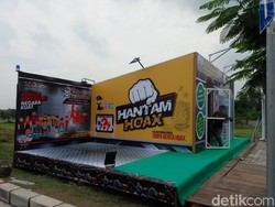 Pos Pam di Jombang Ajak Pengguna Jalan Tol Tangkal Hoax dan Golput