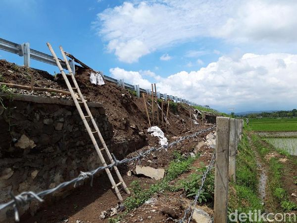 Awas! Talut Tol Salatiga-Kartasura Ambrol
