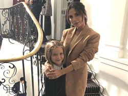 Victoria Beckham Beberkan Pesan Lucu dan Makanan dari Putrinya Untuk Santa Claus